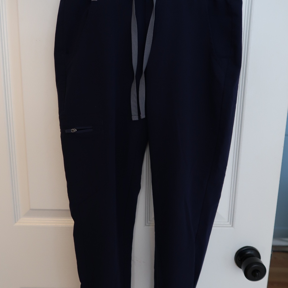 FIGS Navy Blue Rafaela Top and Zamora Joggers Set - Picture 3 of 5